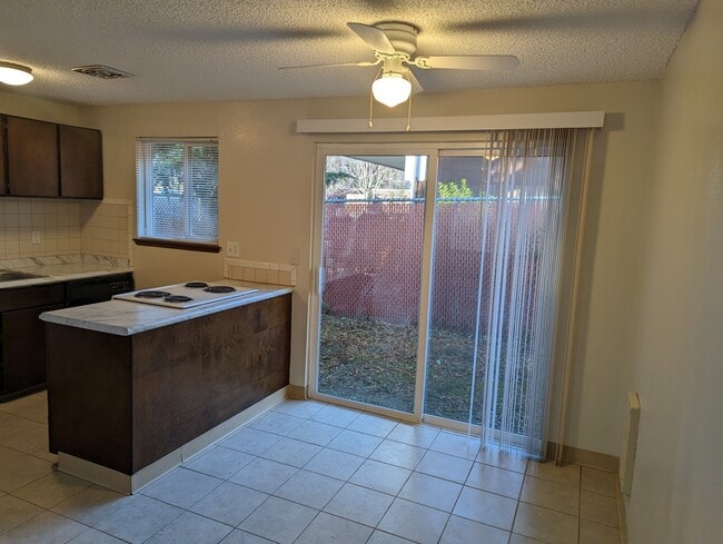 Andorra Apartments in Vancouver, WA - Building Photo - Building Photo