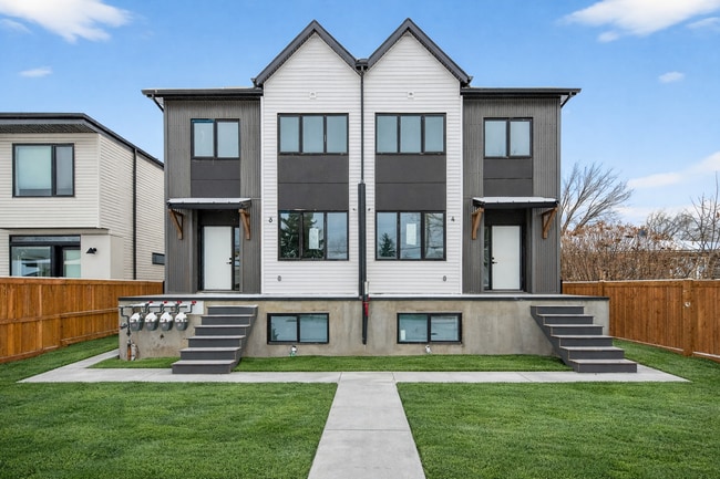 10920-10130 130 St NW in Edmonton, AB - Building Photo - Building Photo