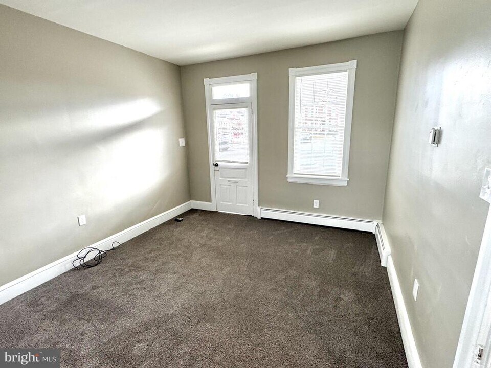 14 W Penn Ave in Robesonia, PA - Building Photo