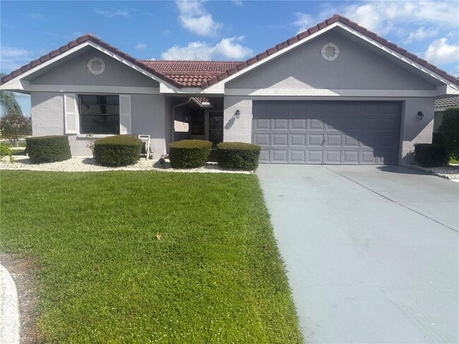 1831 Wolf Laurel Dr in Sun City Center, FL - Building Photo - Building Photo