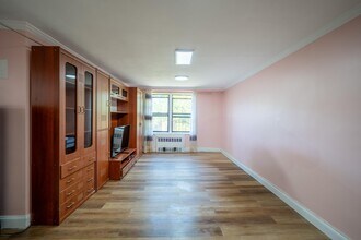 141-30 84th Rd in Queens, NY - Building Photo - Building Photo