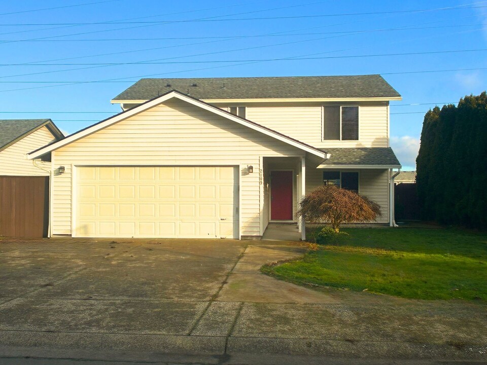 2109 NE 166th Ave in Vancouver, WA - Building Photo