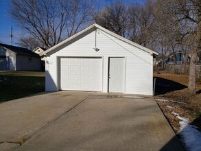 1208 Koenigstein Ave in Norfolk, NE - Foto de edificio - Building Photo