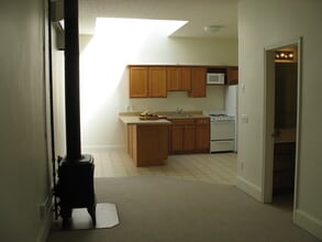 40 Main St, Unit #3 in Leroy, NY - Building Photo - Building Photo