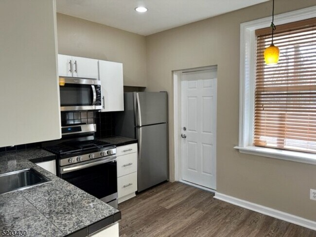 5 Woodland Ave-Unit -3 in Montclair, NJ - Building Photo - Building Photo