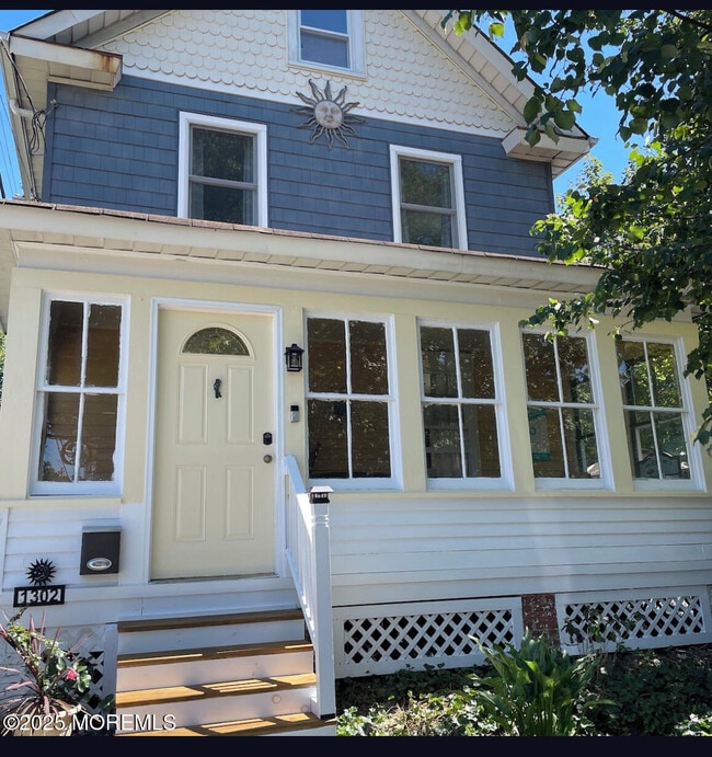 property at 1302 Comstock St