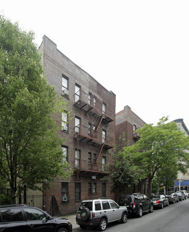 2 East 129th Street in New York, NY - Foto de edificio - Building Photo