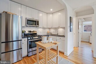 1514 Newton St NW, Unit 302 in Washington, DC - Building Photo - Building Photo
