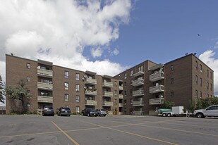 449 Major Mackenzie Dr E Apartments