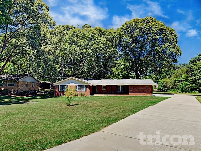 4076 Parkway Cir NW in Duluth, GA - Foto de edificio - Building Photo