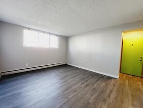 10010 154 St in Edmonton, AB - Building Photo - Building Photo