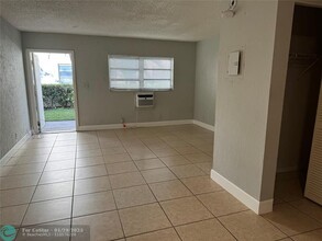 5332 NW 18th Pl in Lauderhill, FL - Building Photo - Building Photo