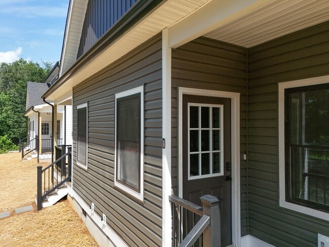 1006 Pocahontas Ave, Unit 1006 Unit 302 in Staunton, VA - Building Photo - Building Photo