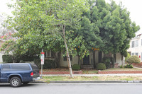 132 S McCarty Dr in Beverly Hills, CA - Building Photo - Building Photo