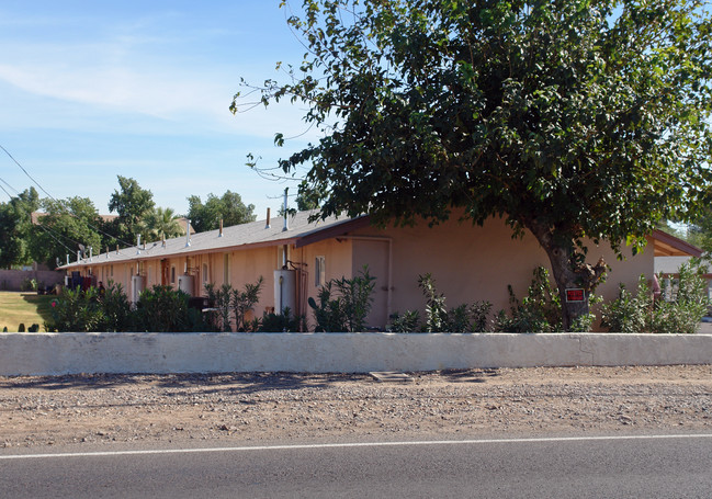 7125 N 67th Ave in Glendale, AZ - Foto de edificio - Building Photo