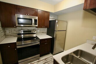 17331 Red Oak Dr in Houston, TX - Building Photo - Building Photo