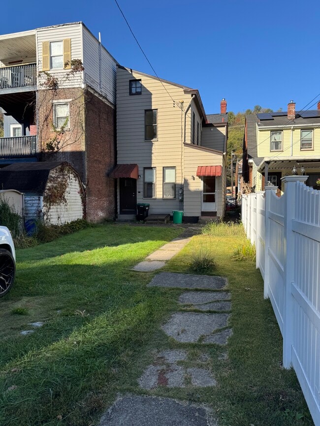 834 Evergreen Ave, Unit Bottom Unit in Pittsburgh, PA - Building Photo - Building Photo