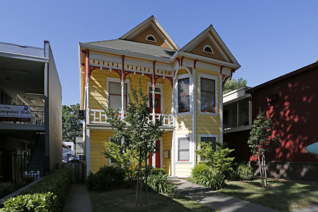 2610 J St in Sacramento, CA - Foto de edificio