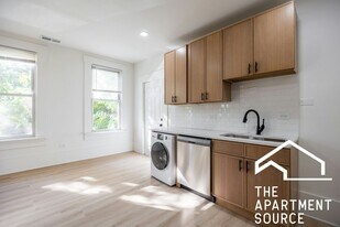 2301 N Leavitt St in Chicago, IL - Building Photo