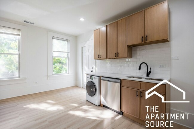 property at 2301 N Leavitt St