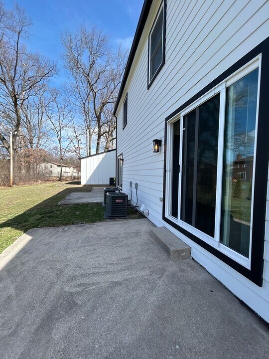 5015 Birchwood Ln in South Bend, IN - Building Photo
