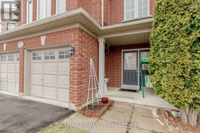 30 Tatra Crescent in Brampton, ON - Building Photo - Building Photo