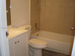 5855 Washington St in Hollywood, FL - Building Photo - Building Photo