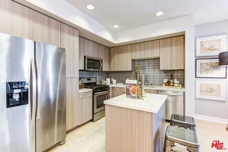 7290 Edinger Ave in Huntington Beach, CA - Building Photo - Building Photo
