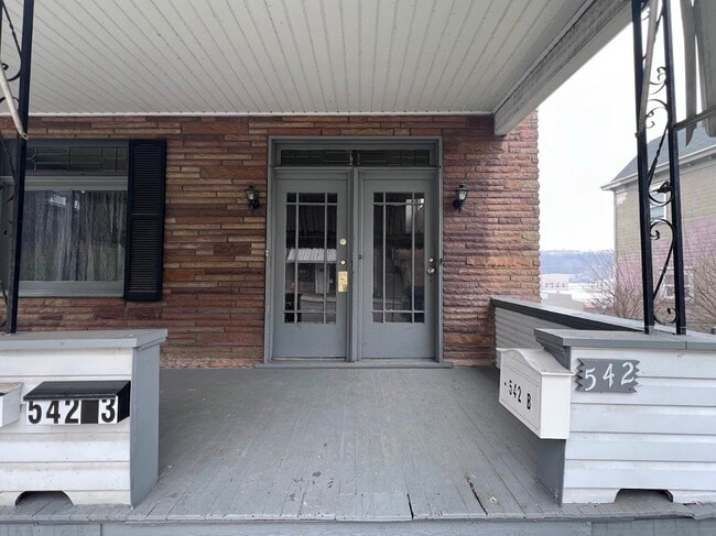 542 Ohio Ave, Unit B in Glassport, PA - Building Photo - Building Photo