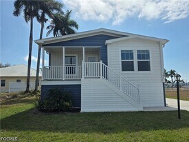 101 Oak Ln in Ft. Myers, FL - Building Photo