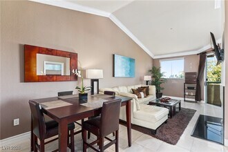 210 E Flamingo Rd in Las Vegas, NV - Building Photo - Building Photo