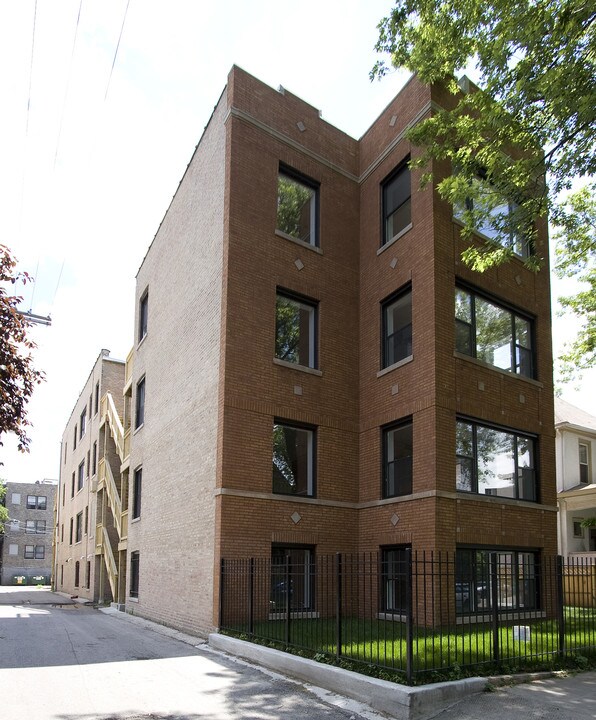 2537 N Sawyer Ave in Chicago, IL - Building Photo