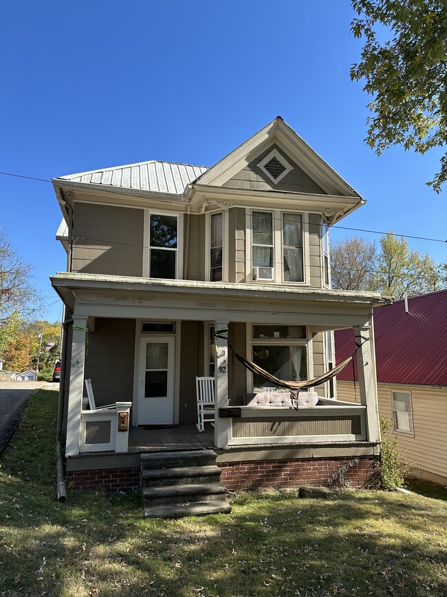 92 N Lancaster St in Athens, OH - Building Photo - Building Photo