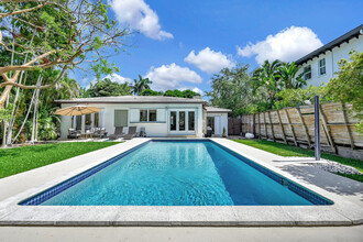 4121 Woodridge Rd in Miami, FL - Building Photo - Building Photo