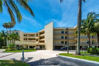 221 NE Plantation Rd in Stuart, FL - Building Photo - Building Photo