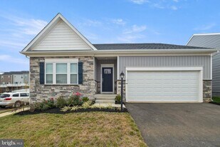 148 Huntwell W Ave in Ranson, WV - Building Photo