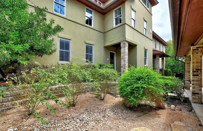 2101 N Lamar Blvd in Austin, TX - Building Photo - Building Photo