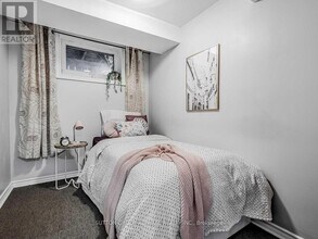 6 Fallowfield Rd in Toronto, ON - Building Photo - Building Photo