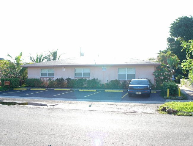 1808 NW 52nd Ave in Fort Lauderdale, FL - Building Photo - Building Photo