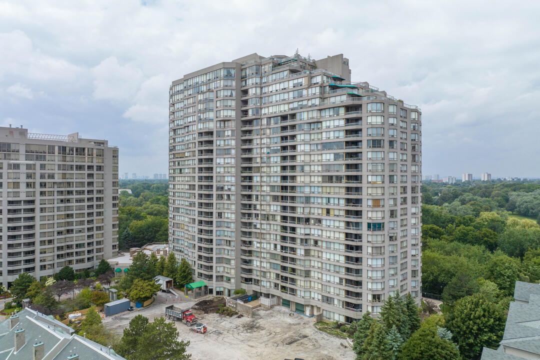 Green at Tam O'Shanter in Toronto, ON - Building Photo