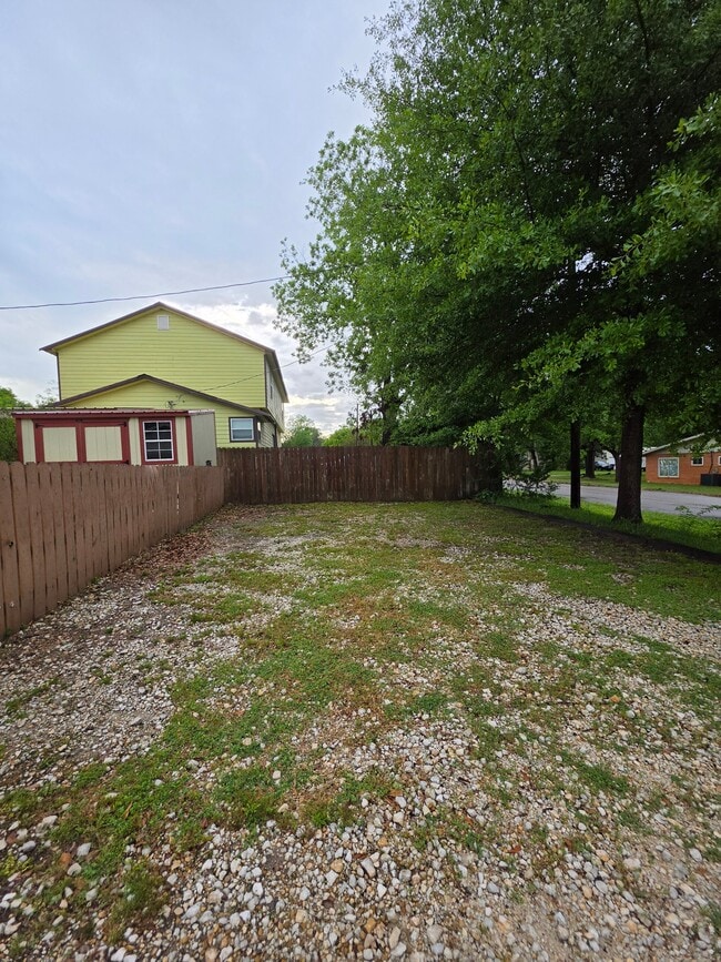 124 N 10th St in Teague, TX - Building Photo - Building Photo