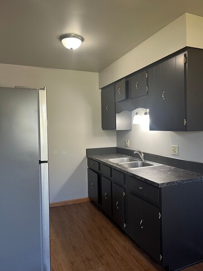 716 Rhodes St, Unit 3 in Pinconning, MI - Building Photo - Building Photo