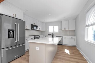 71 Haven Ave-Unit -Upper in Port Washington, NY - Building Photo - Building Photo