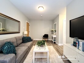 431 W Belden Ave in Chicago, IL - Building Photo