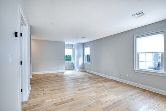 66 Ute Pl in Greenwich, CT - Building Photo - Building Photo