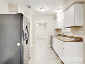 17010 Tibet Rd in Friendswood, TX - Foto de edificio - Building Photo