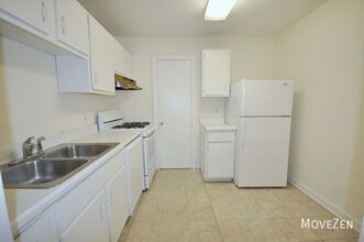 2841 Tully Square in Winston-Salem, NC - Building Photo - Building Photo