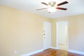 812 Greenwood Cir in Takoma Park, MD - Building Photo - Building Photo