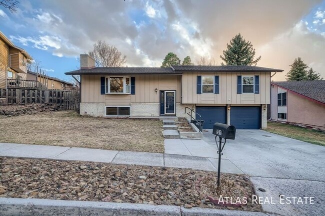 property at 2918 Oro Blanco Dr