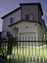 329 E 116th Pl in Los Angeles, CA - Building Photo